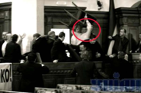 Драки в парламенте. 