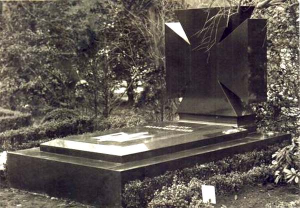 Могила Евгения Коновальца. Роттердам, 1939 г. Архив Центра исследований освободительного движения