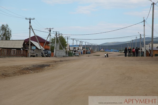 Центральная улица поселка Хужир на острове Ольхон.