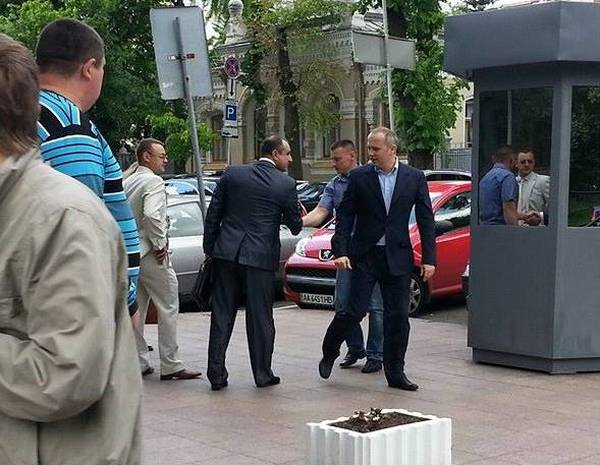 один из лидеров луганских сепаратистов Арсен Клинчаев был замечен гуляющим по Киеву в компании Нестора Шуфрича