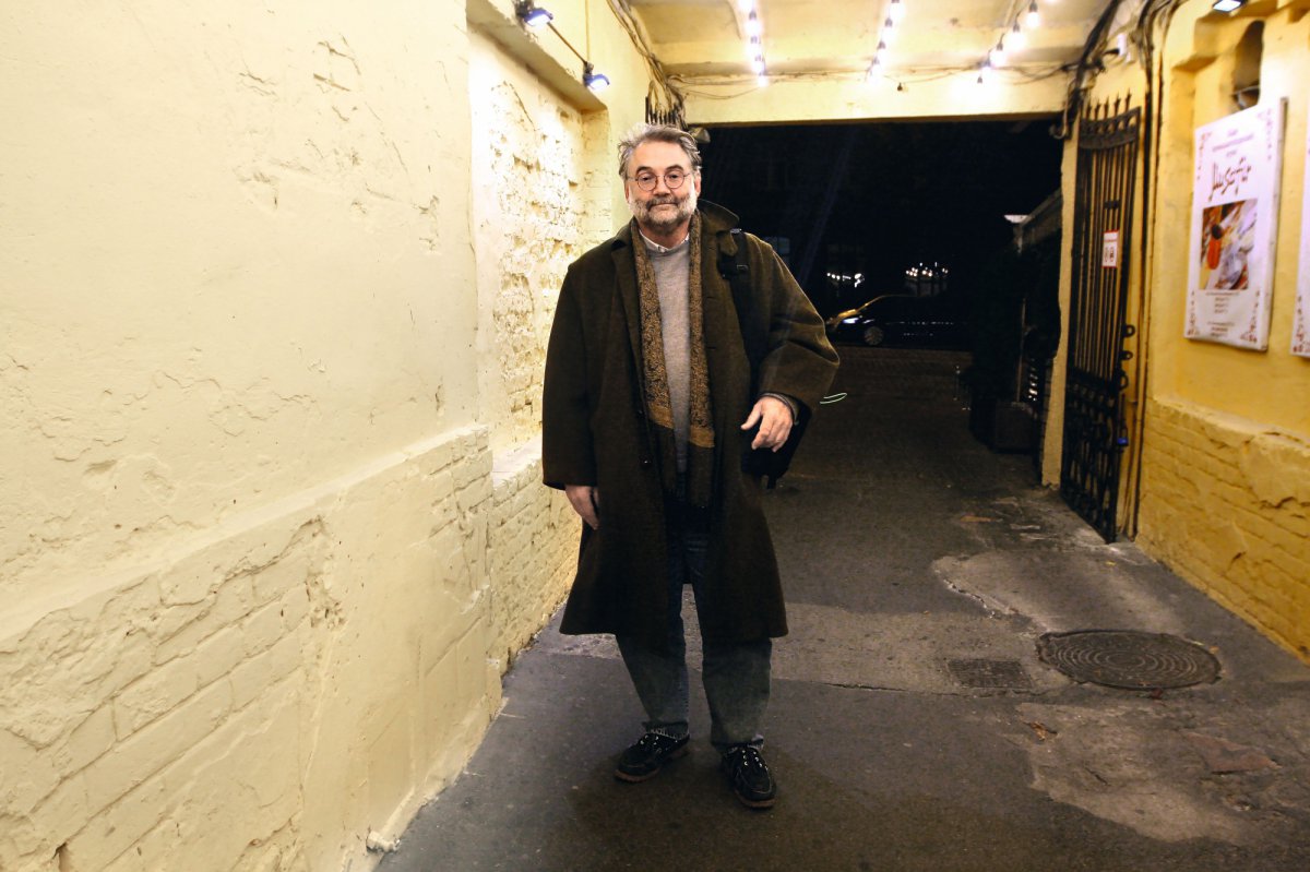  Грегор РОЗУМОВСЬКИЙ, 58 років, історик, політичний діяч. Народився в місті Гіссен, Федеративна Республіка Німеччина. Мати – графиня Доротея Розумовська, батько – граф Андреас Розумовський. Є спеціалістом зі Східної Європи, працював журналістом, співробітником аналітичного центру у Відні, експертом у підрозділі Єврокомісії з питань розширення Європейського Союзу. Заснував проєкти з протидії російській пропаганді та дезінформації The Reality Bites Initiative та Power of Reason. Україну вперше відвідав 1991-го. Був учасником акцій Народного руху України. Є прямим нащадком гетьмана Кирила Розумовського. Розлучений. Має чотирьох доньок. Живе у Відні 