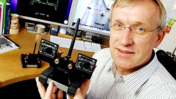 Профессор Кристенсен разрабатывает роботов, способных шпионить за врагом