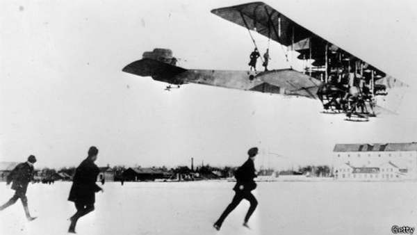 В том, что такая громоздкая машина сможет подняться в небо, убедились в 1913 году