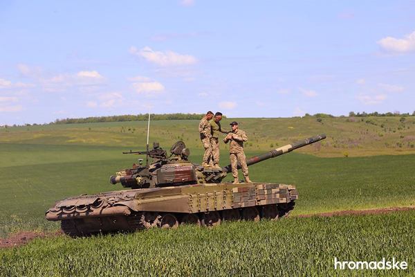 Танкісти 3 танкової бригади в районі Барвінкового. Богдан Кутєпов / hromadske