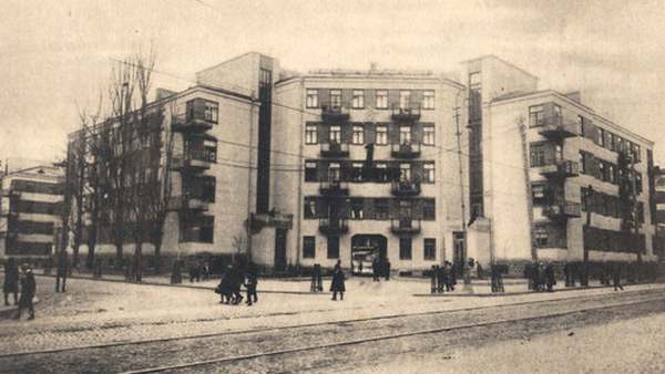 АНСТ-Абвернебенштелле «Киев» «- периферийный орган Абвера в Киеве. Старый адрес ул. Кирова 7/9. Ныне это ул. Грушевского, 28/2. Довоенне фото