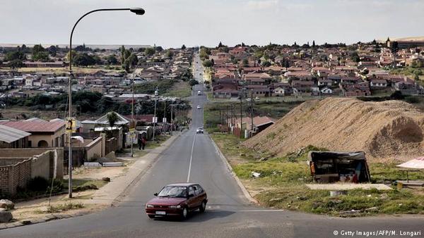 На африканских дорогах можно встретить машины, которые в Германии давно нельзя использовать