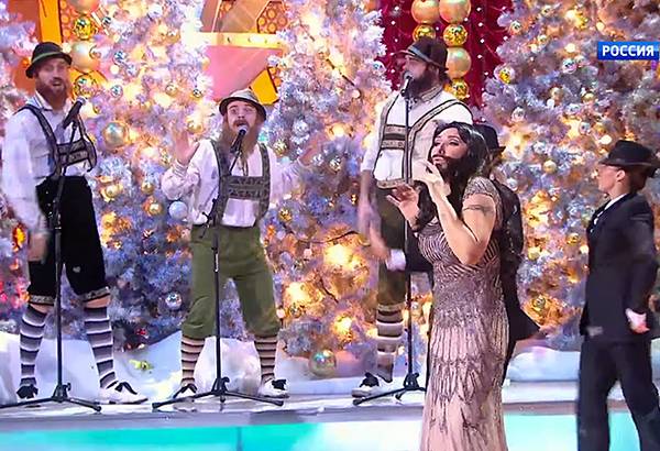 Пародия на Кончиту Вурст в новогоднем шоу. Кадр: телеканал «Россия 1»