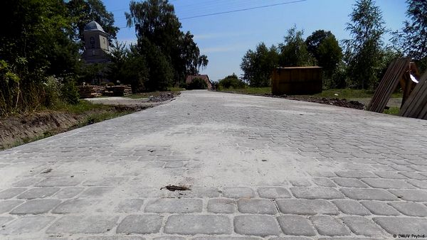 Селяни побоювалися, що Карапінка забере з дороги бруківку, щойно його оберуть головою