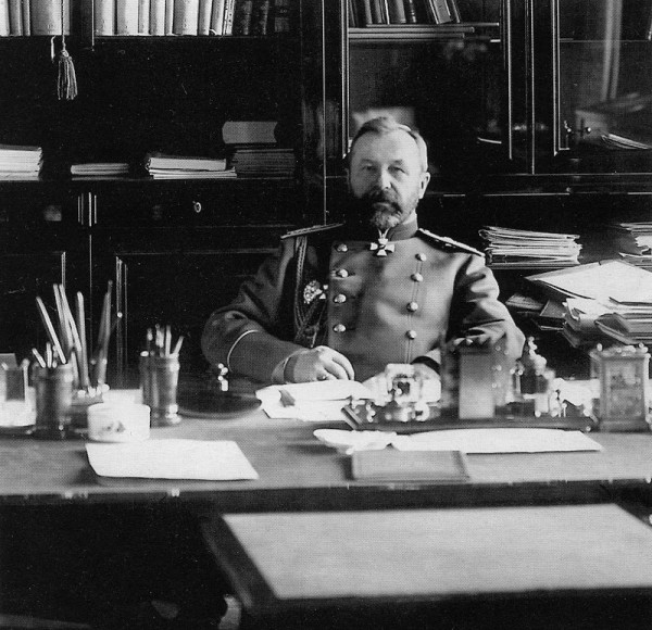 Владимир Сухомлинов