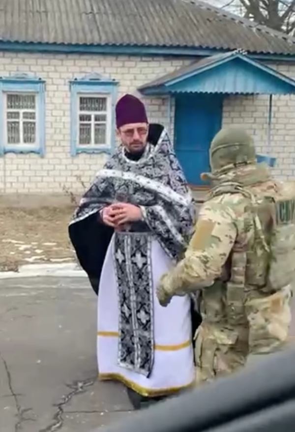 Затримання священника Миколи Закройця на Сумщині. Всі фото зі слідчих дій від джерел УП у правоохоронних органах 