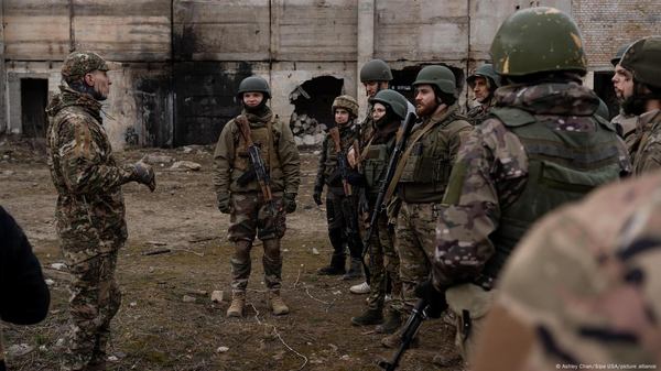 Тренування українських військовослужбовців на КиївщиніФото: Ashley Chan/Sipa USA/picture alliance