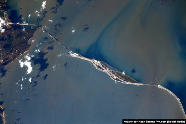 Керченський міст, вид з космосу