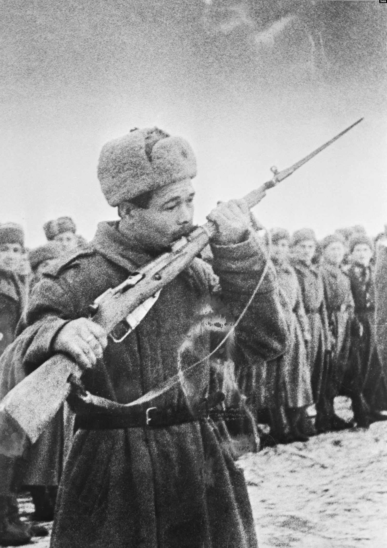 1 декабря 1945 года