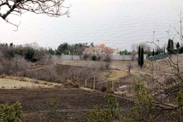 «Чайный домик», вид с горы через истребленные виноградники «Магарача»