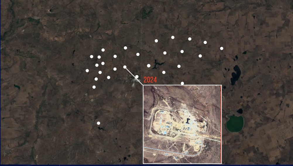 Протягом останнього десятиліття довгий ряд стратегічних баз ядерної зброї було розширено і модернізовано, як видно на супутникових знімках двох російських ядерних полків.Т