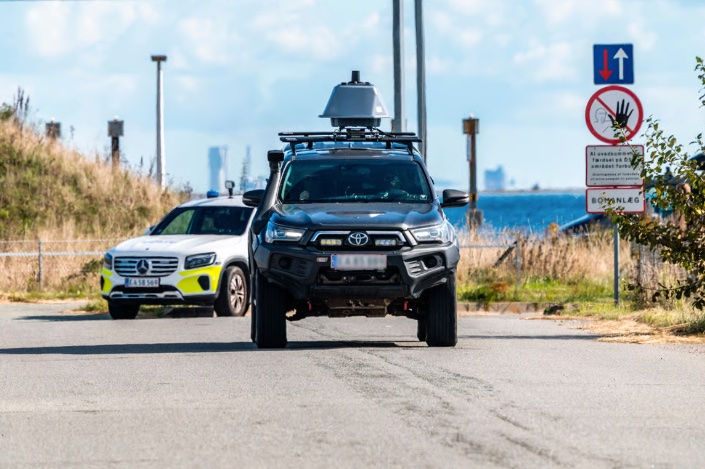 Поліцейські чергують біля аеропорту Копенгагена після інциденту з дронами, Данія, 23 вересня 2025 року. Фото: Steven Knap / Ritzau Scanpix / AFP / Scanpix / LETA