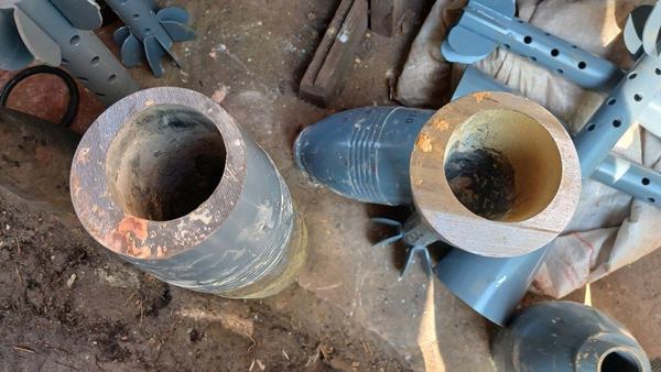 Фото невідомих бракованих 120-мм мін з фронту