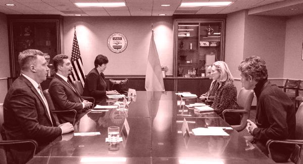 Квітень, 2023 р. Делегація Верховного Суду на чолі з В.Князєвим ділиться досвідом боротьби з корупцією на зустрічі із представниками Верховного Суду США.