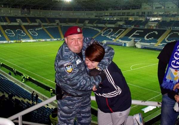 бойца спецподразделения "Беркут" который участвовал в зверском избиении митингующих - Денис Подлесный