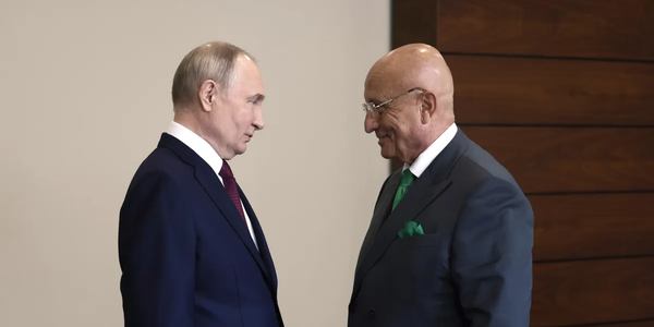 Сергій Караганов і Володимир Путін на Петербурзькому міжнародному економічному форумі 2024 року / kremlin.ru