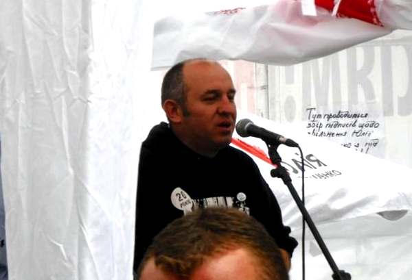 ВЛАДИМИР ГОНСКИЙ (писатель, бард, ведущий митингов оппозиции)