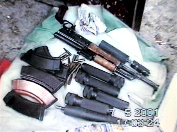 Часть арсенала преступников: