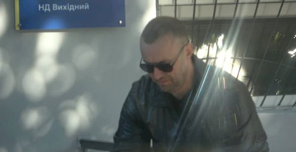 Чоловік, який відрекомендувався співробітником СБУ Андрієм