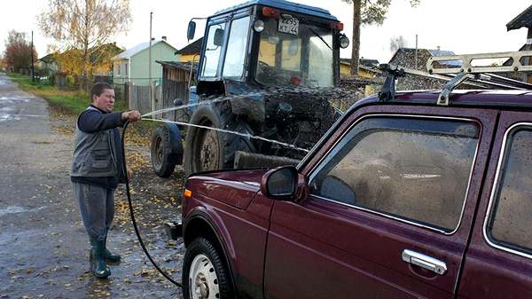 Юра и его средства производства: автомобиль, трактор, а также ум, честь и совесть Дмитрий Соколов-Митрич
