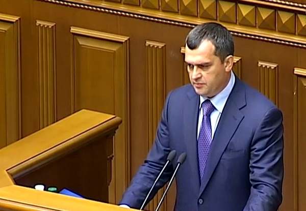 И когда министр В. Захарченко устраивает в парламенте очередное «шоу», снова и снова выставляя себя на посмешище, нужно четко понимать: этот человек не будет и не сможет реформировать свое ведомство.